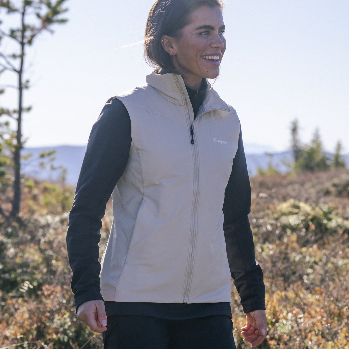 Bergans Holo Insulated Vest Women Coastal Sand